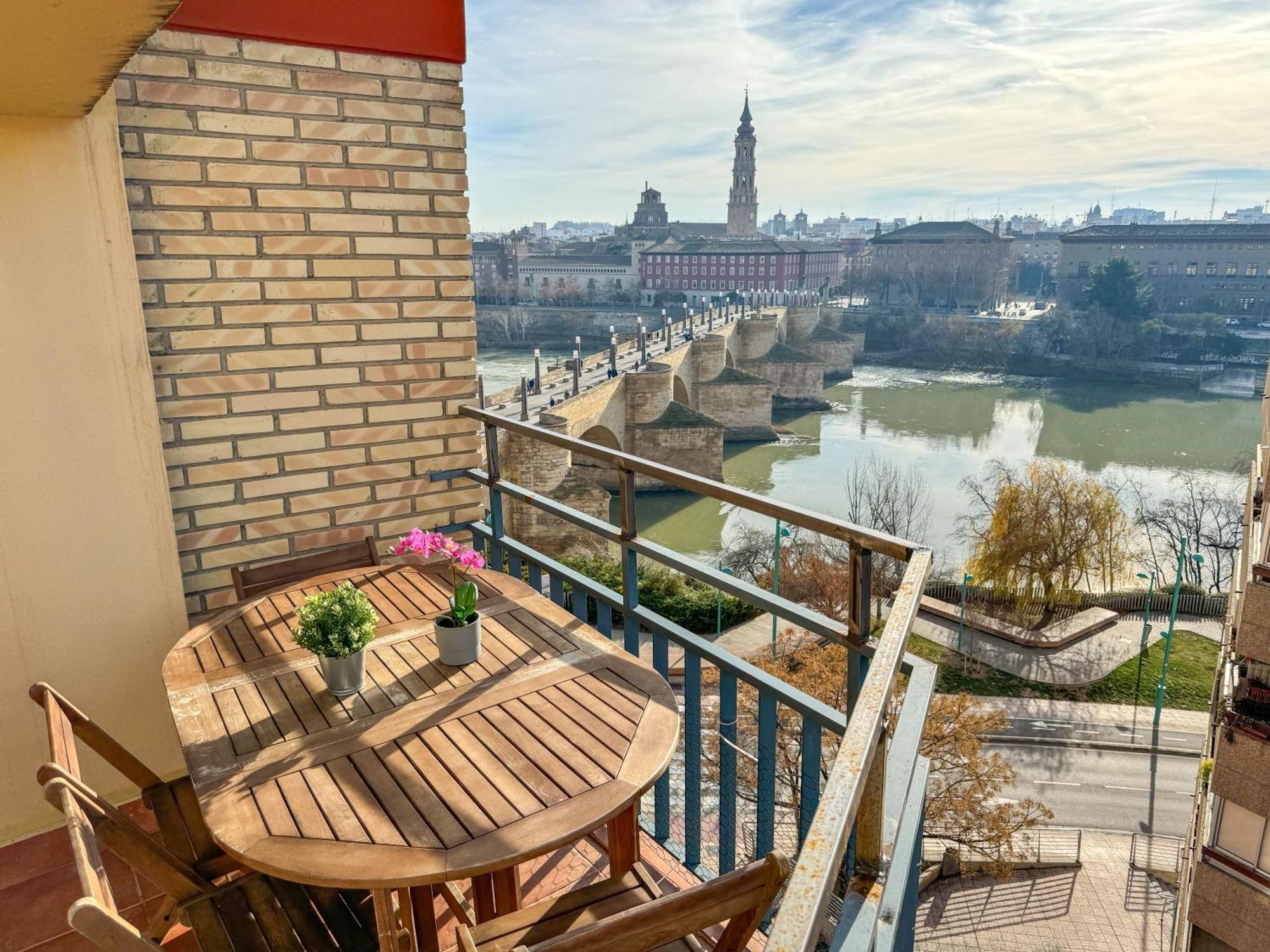 El Puente Del Pilar Comotucasa 萨拉戈萨 外观 照片